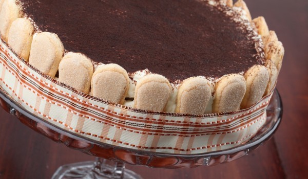 Шоколадова торта с целувки