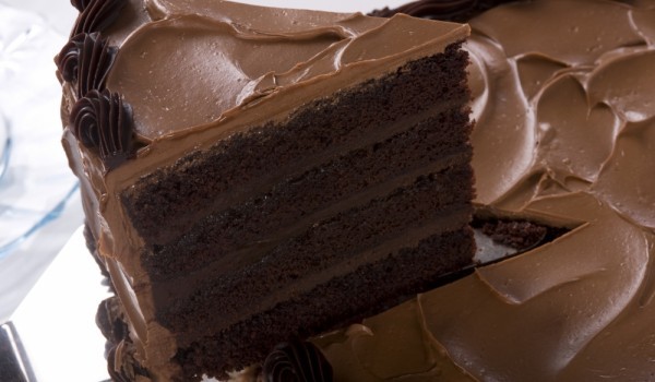 Вкусна и лесна шоколадова торта