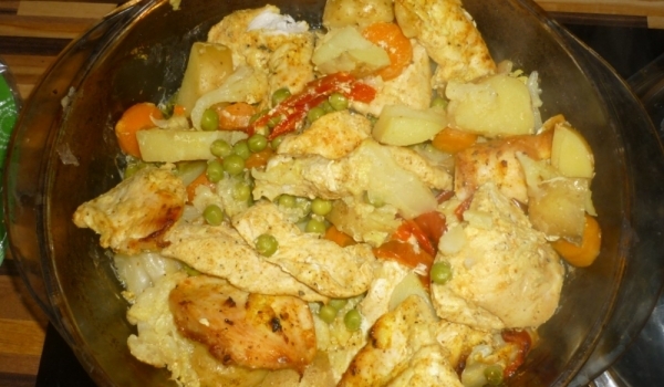Пиле със зеленчуци на фурна