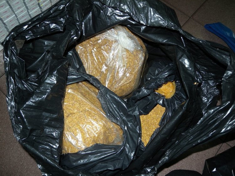Митничари извадиха от турски автобус нелегални цигари и тютюн  