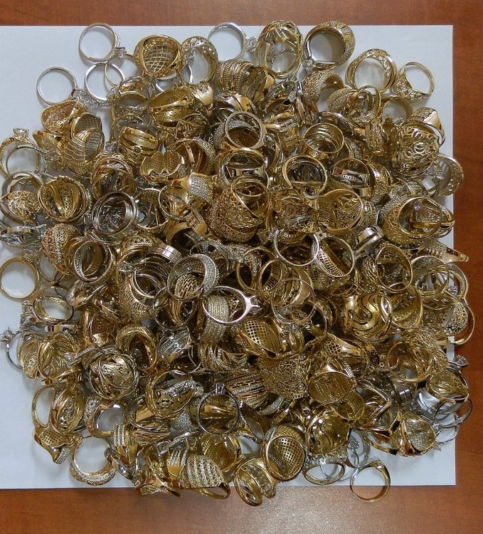 Спипаха петима със злато в бельото на Капитан Андреево