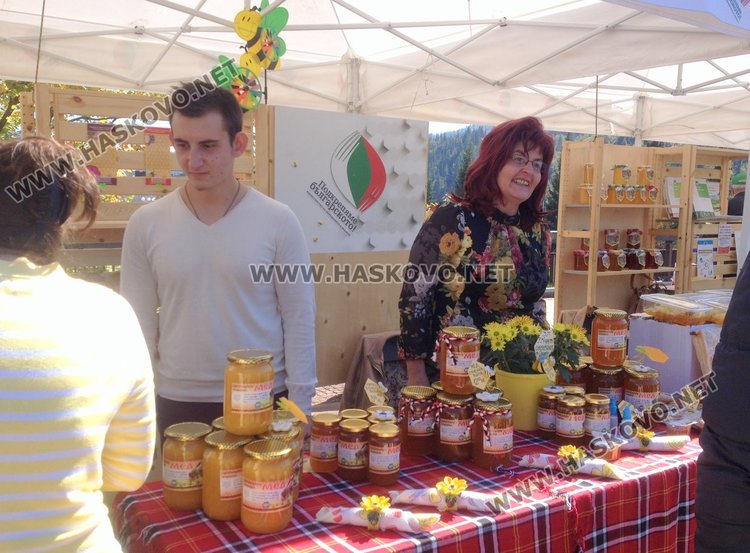 26 родопски земеделски производители изложиха продукцията си в "Подкрепяме българското", дали ще стигне до големите вериги? 