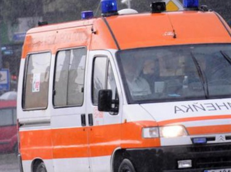 "Голф" и автобус се удариха, ранен е 41 годишен смолянчанин