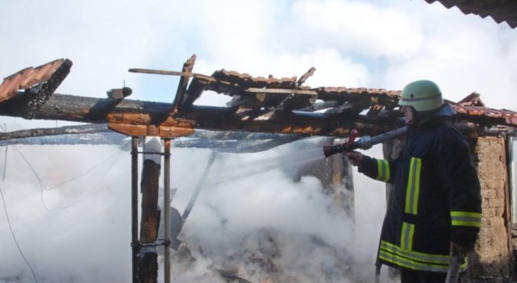 Полицията разследва пожар на стопанска постройка в Смолян