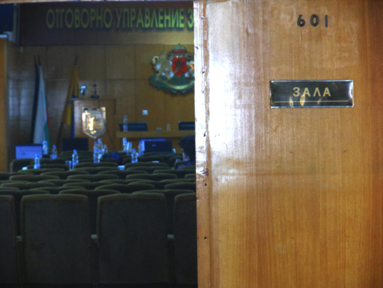 Танцови състави, писатели и творци търсят финансова подкрепа за изявите си от Общината