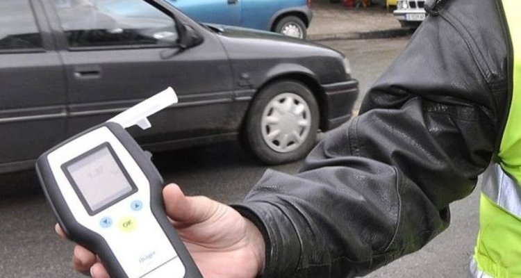 Задържаха мъж с нерегистриран мотор, карал мъртво пиян и надрусан