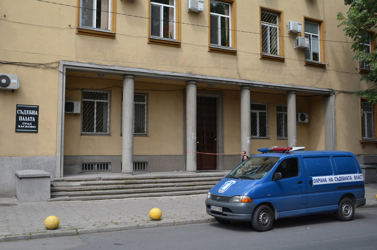 Искат постоянен арест за катунаря, ранил хасковски полицай 