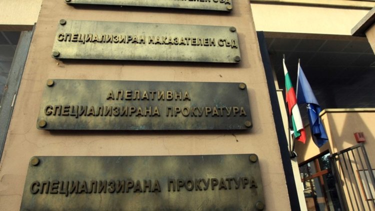 ОПГ в ДФЗ. Служител, роднина на Миню Стайков, раздал 1,8 млн. заеми 