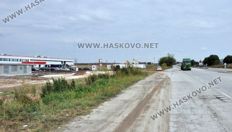 Кръговото до „Язаки“ с разрешително за строеж, първа копка – до дни