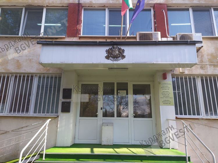 Районна прокуратура поиска "задържане под стража" за петимата арестувани сутеньори в Кърджали