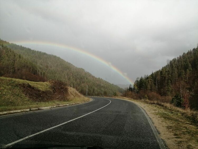Остава хладно, облачно и дъждовно на 13 октомври