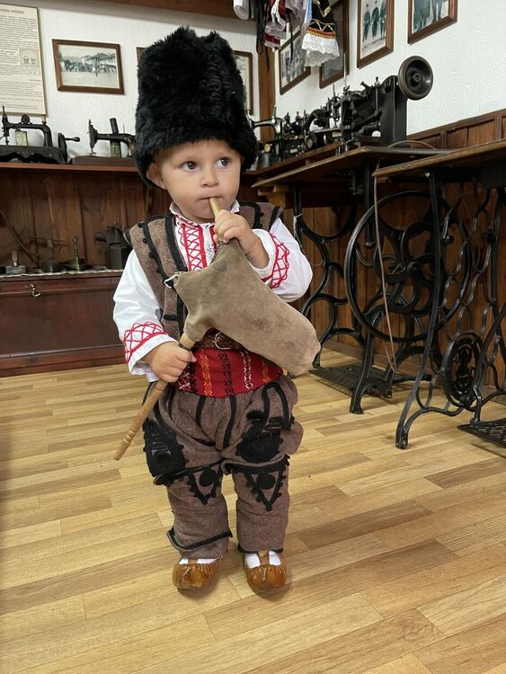 Наплив на деца за конкурса "Аз раста патриот!" Остава малко време, за да изпратите снимки на децата си в носии