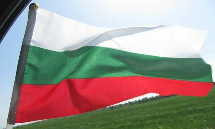 Предоставят безплатни знамена в Деня на народните будители 
