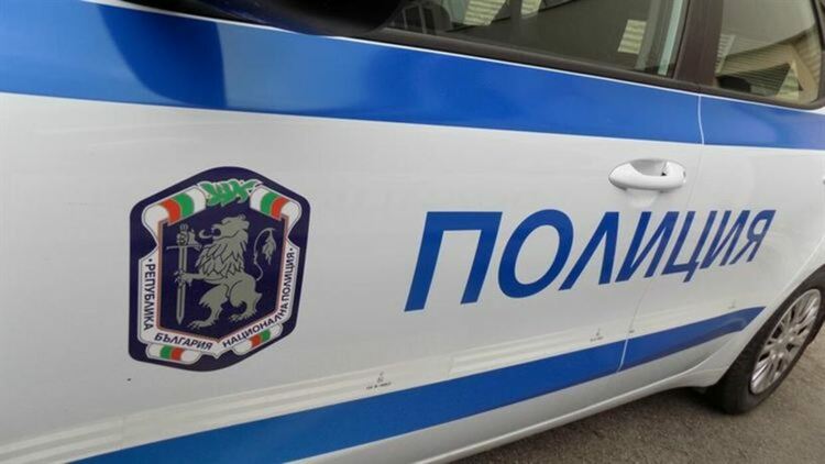Лек автомобил се заби в уличен стълб за осветление край летище Крумово 