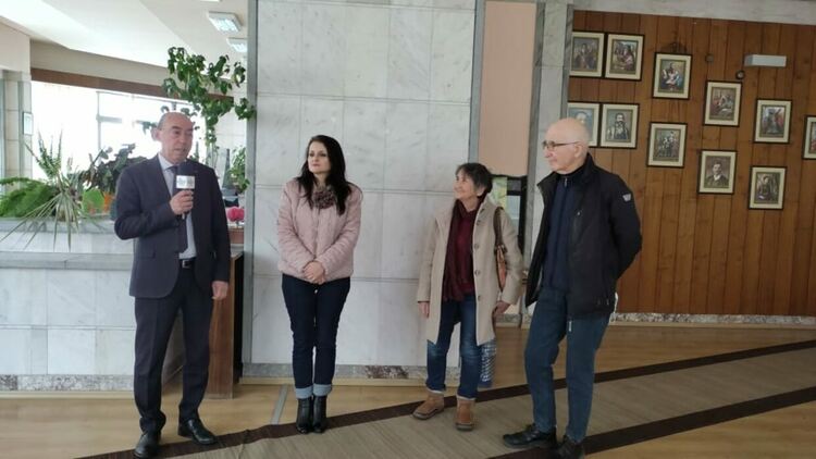 Откриха библиотечен кът, посветен на акад. Благовест Сендов 