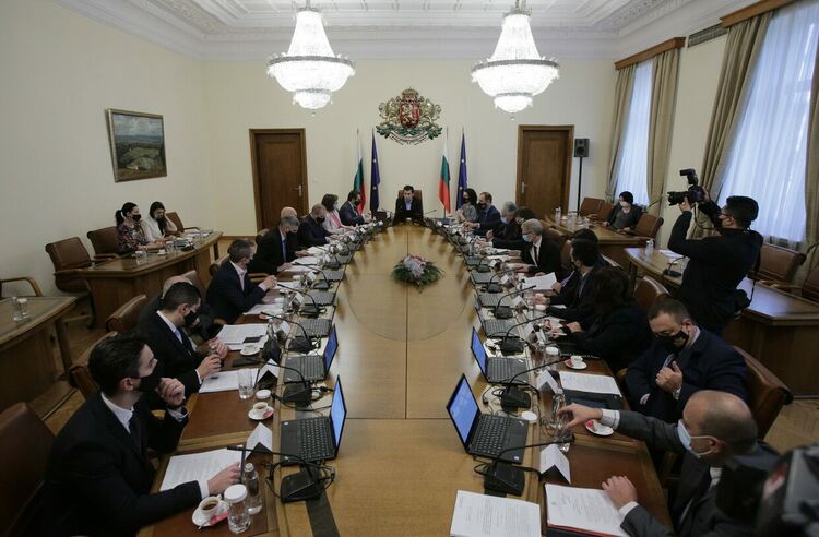 Алфа рисърч: Управляващите са изправени пред решаващи за тях дни