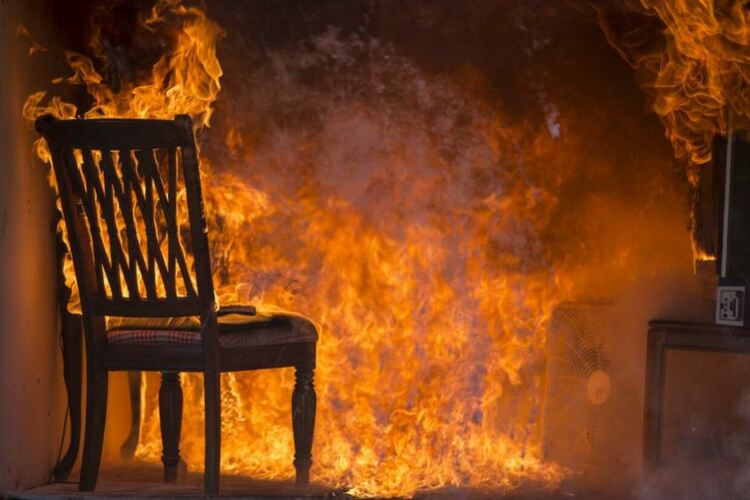Два пожара в леки автомобили са гасени вчера