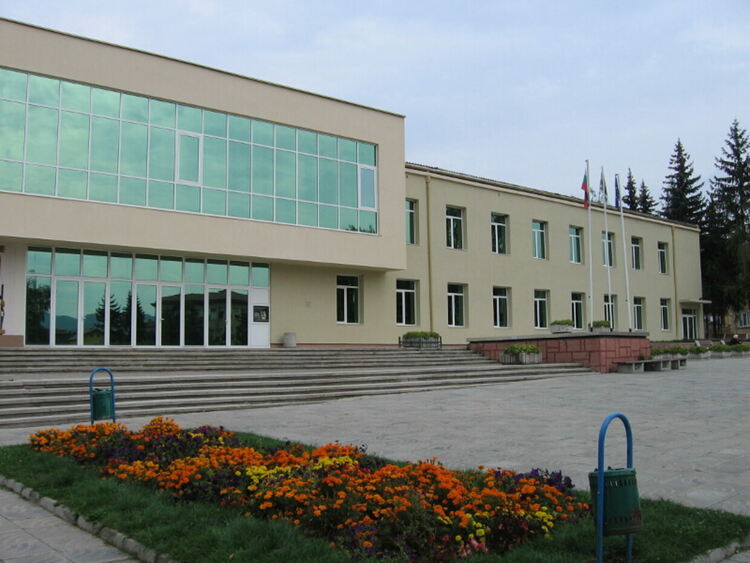 С културна програма посрещат утре Международния ден на младежта в Брезник