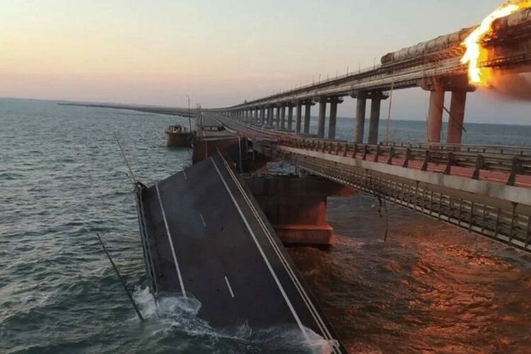 Украински експерт за версиите за взрива на Кримския мост. И всичките са шамар за ФСБ