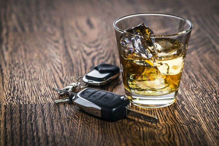 Радомирец и перничанин на съд за управление на автомобили след употреба на алкохол и без книжка