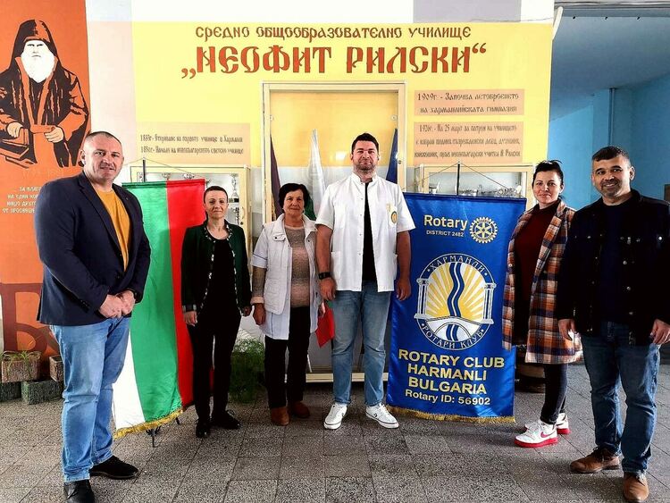 Преглеждат деца за гръбначни изкривявания в община Харманли