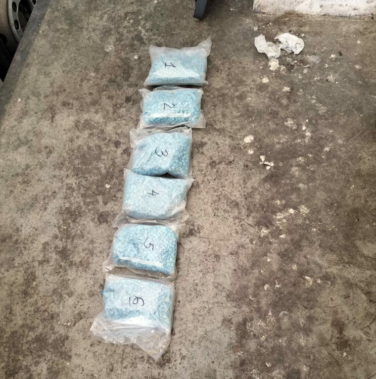 Откриха 7.6 кг екстази в кабина на товарен автомобил