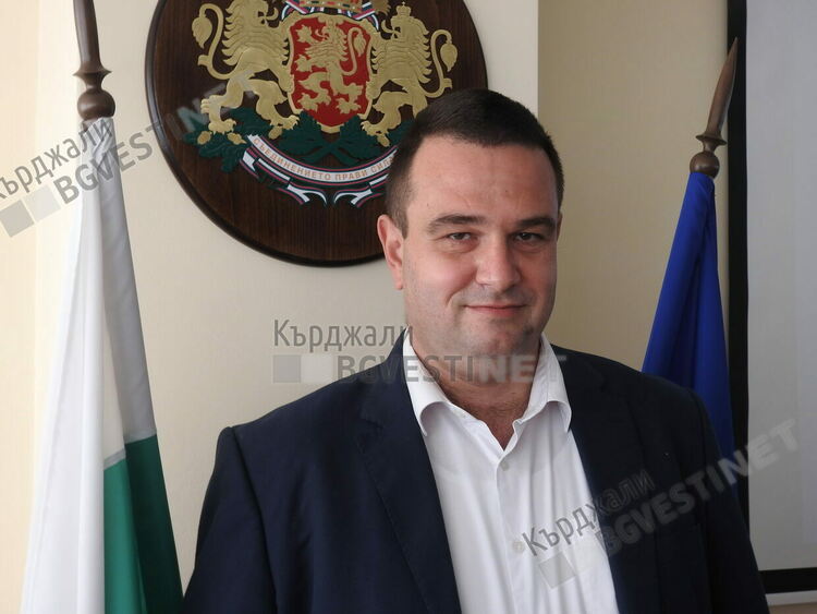 Бившият областен управител Никола Чанев повдига завесата за обществена поръчка за вече направена улица в Кърджали