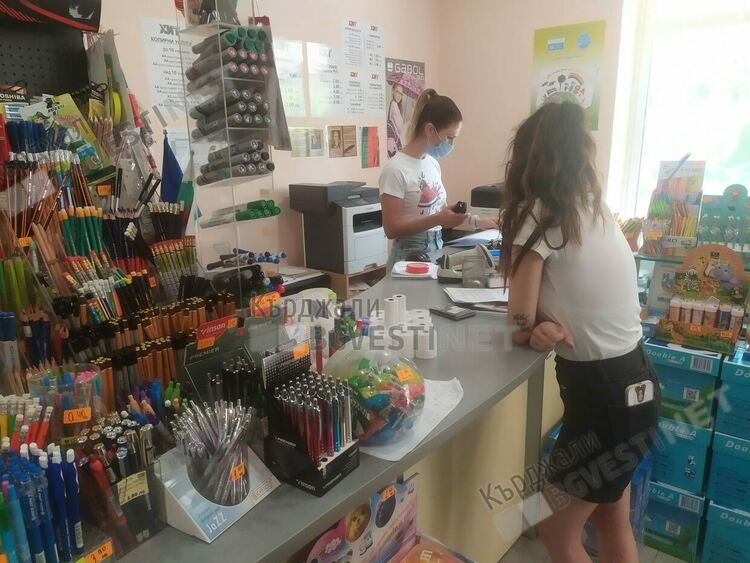 „Джъмбо” обра клиентите на книжарите в Кърджали, кандидатите за първокласници искат родителите да ги водят там