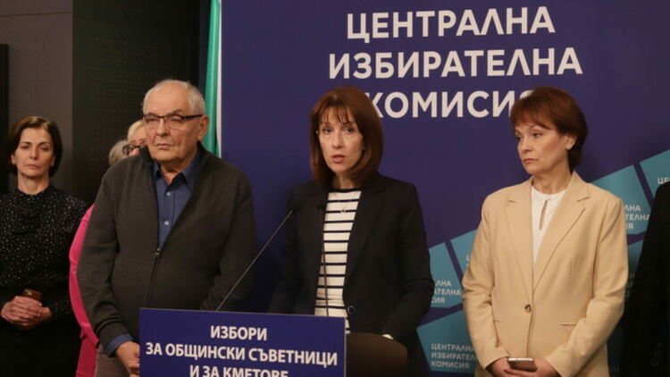 ЦИК иска "разумен срок" от МЕУ за удостоверяване на машините