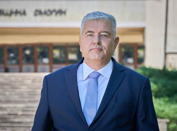 Покана за дебат  Стефан Сабрутев-кандидат за кмет на "Движение Нашият град"