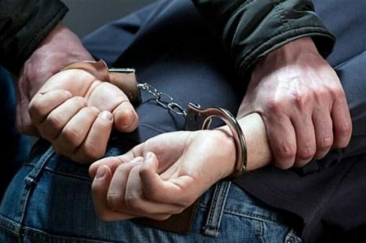 Кърджалиец скача на полицаи,арестуват го