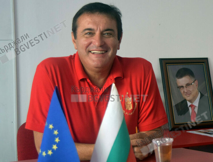  Милко Багдасаров е най-дългогодишния директор на училище в България, управлява 34 години