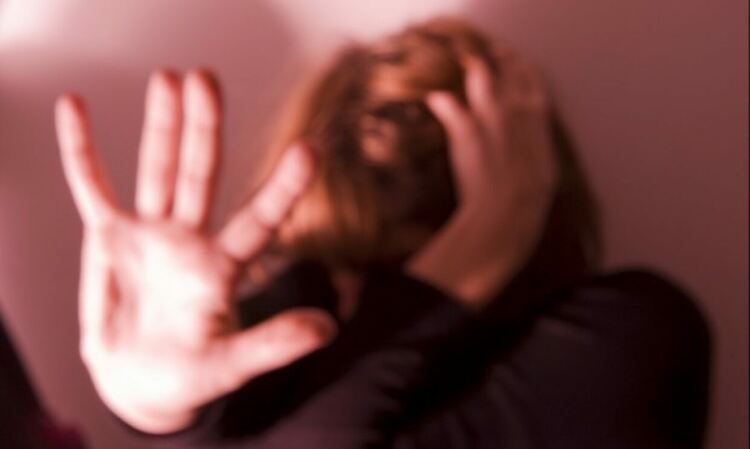 Задържаха 53-годишен кърджалиец за зверски побой над съпругата си