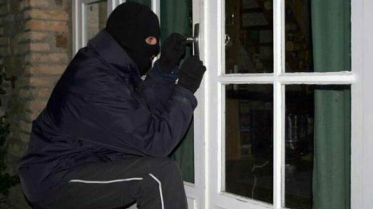 Задигнаха злато от магазин в Мадан, задържаха ги за броени часове