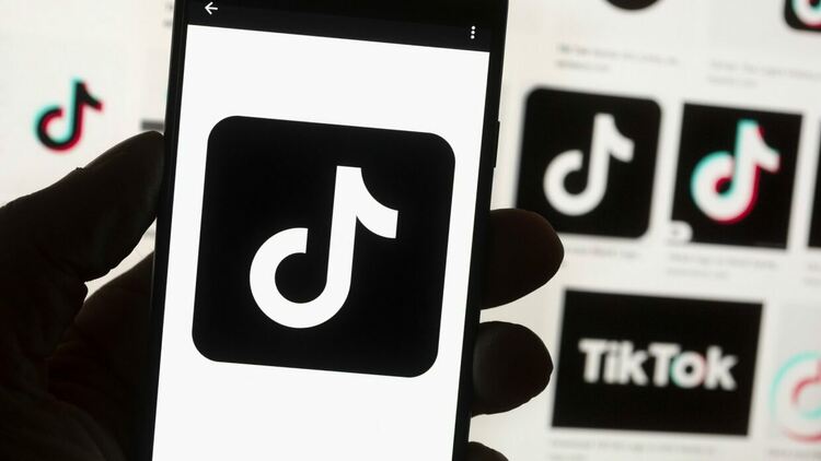 ТикТок отново заработи в САЩ след намеса на Доналд Тръмп