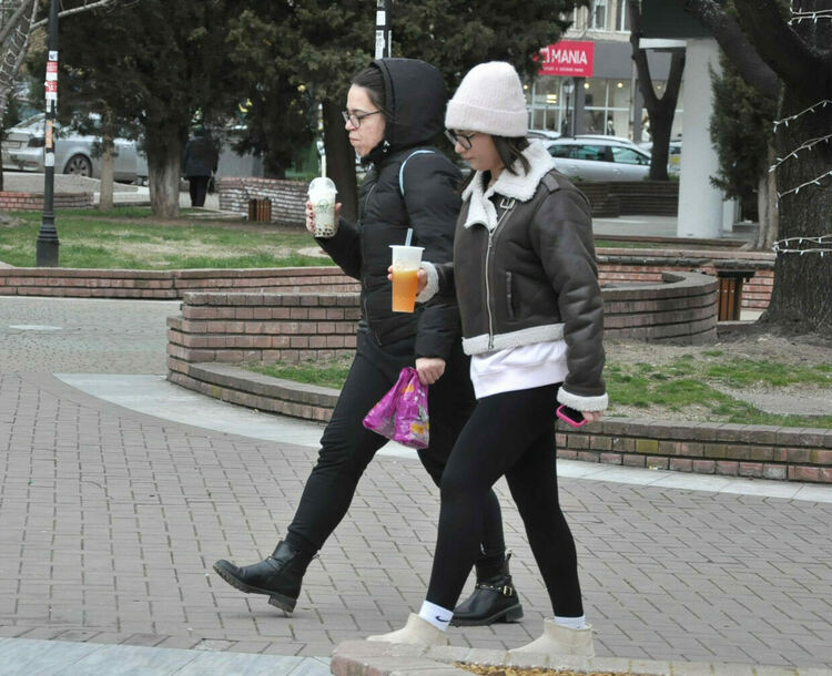 Слънчево, студено и ветровито