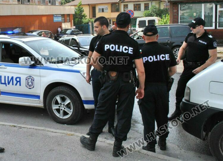 Задържаха двама мъже с наркотици в Хасково и Димитровград