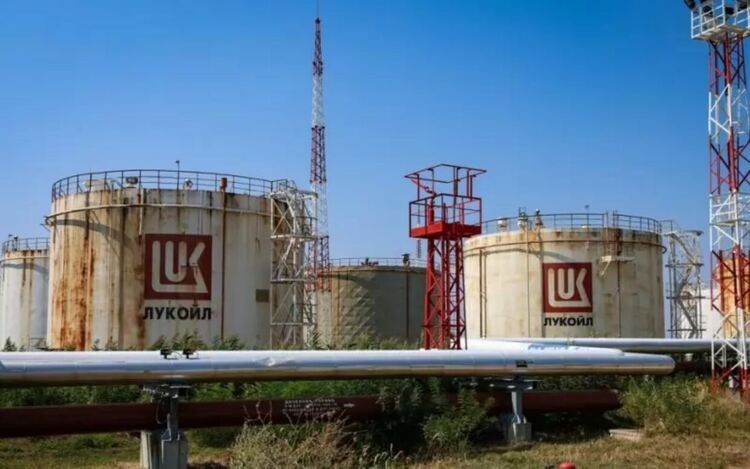 Депутати спешно гласуват активи „Лукойл“ да се продават с решение на МС и ДАНС