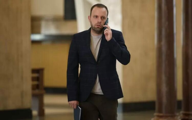 Прокурор е нападнат с чук до дома си