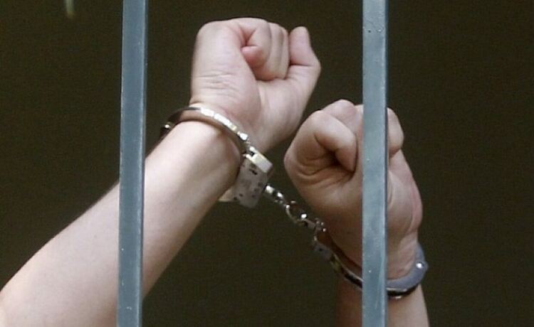 Задържаха 35-годишна кърджалийка с амфетамин и метаамфетамин