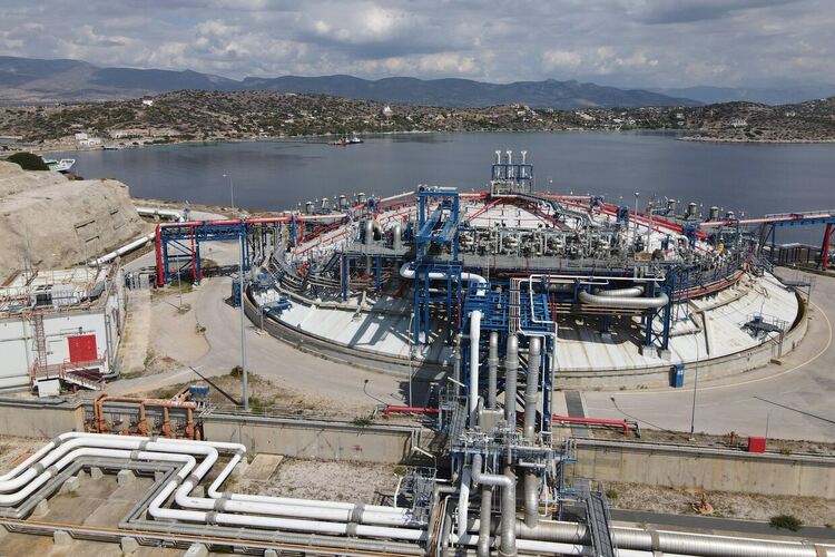 Обратно на САЩ: ЕС разхлабва правилата за внос на газ, но не и санкциите срещу Москва