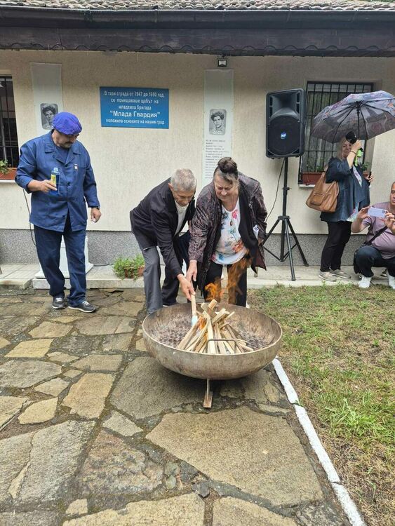 В Димитровград запалиха символично бригадирския огън по повод 80-годишнината от бригадирското движение