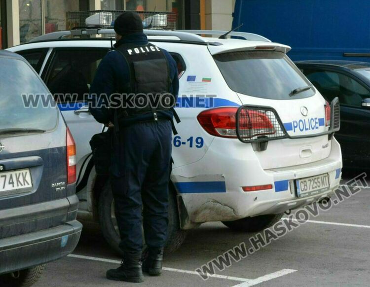 Двама са задържани за кражби от кола и жилище