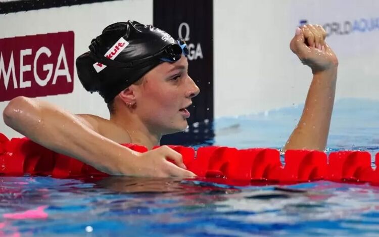 Канадски феномен подобри най-стария световен рекорд в плуването