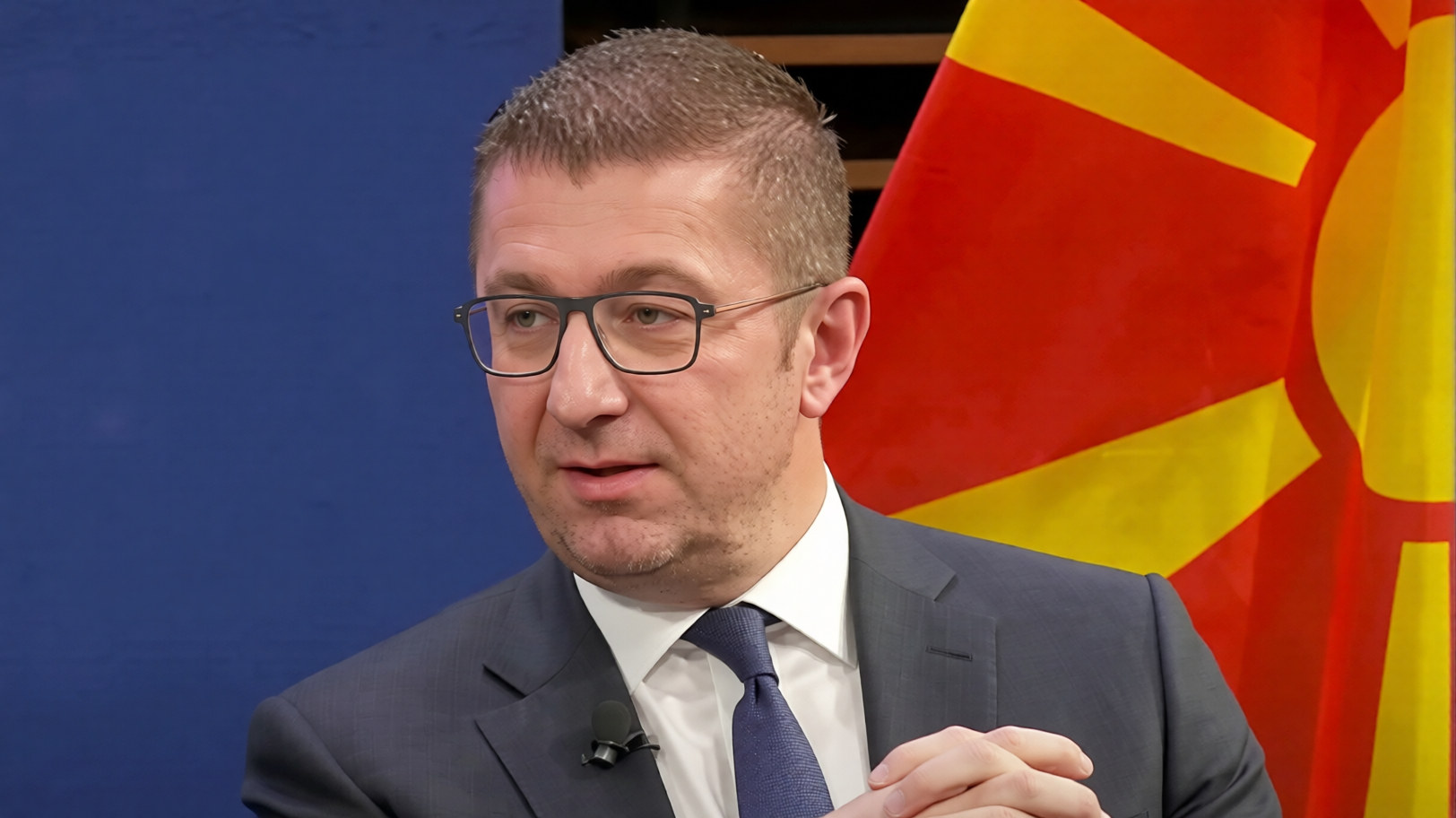 Мицкоски клекна, готов за преговори с България при едно условие