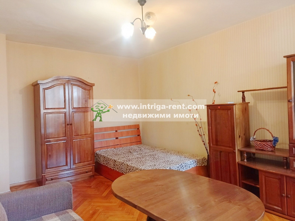 №4055 Едностаен апартамент за продажба в саниращ се блок, квартал Орфей - Веспрем.
