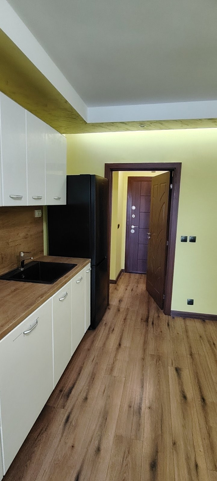 НАПЪЛНО ОБЗАВЕДЕН И ОБОРУДВАН ТРИСТАЕН АПАРТАМЕНТ В ЦЕНТЪРА НА ГР. ХАСКОВО
