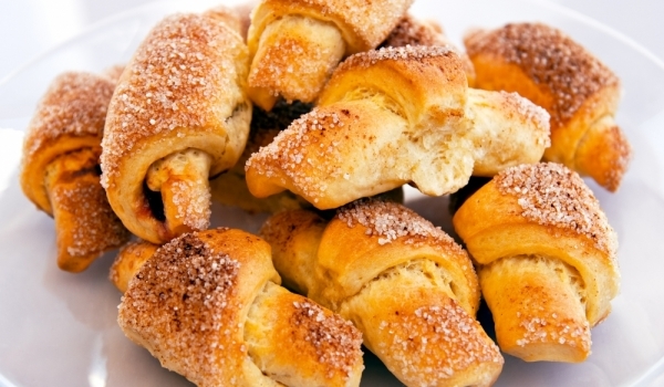 Десертни кифлички със захарни кристали