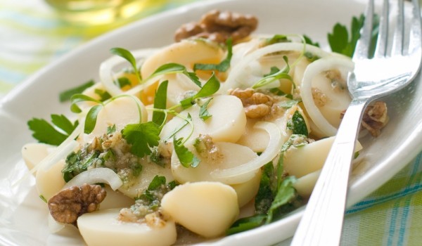 Картофена салата с магданозен дресинг