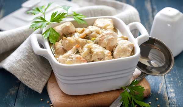 Печено пиле със сос